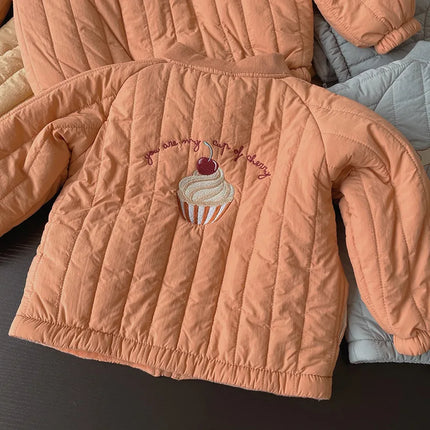 Mini Fashion winterjas | Comfortabele katoenjas met broderie | Warme kinderkleding | Verkrijgbaar in meerdere kleuren en maten | Praktische details kindermode | Baby & peuter bovenkleding
