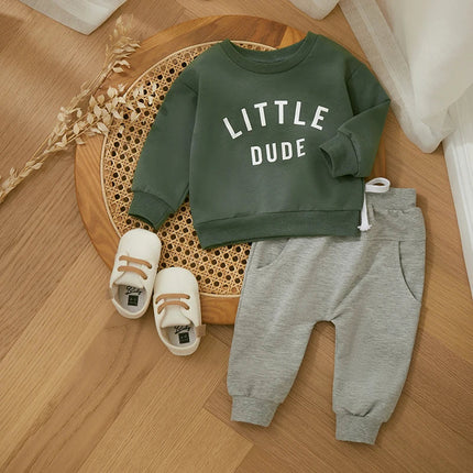 Babyset jongens | Zachte katoenen blend | Comfortabele jongensoutfit | Sweatshirt en broek | Trendy print