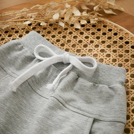 Babyset jongens | Zachte katoenen blend | Comfortabele jongensoutfit | Sweatshirt en broek | Trendy print