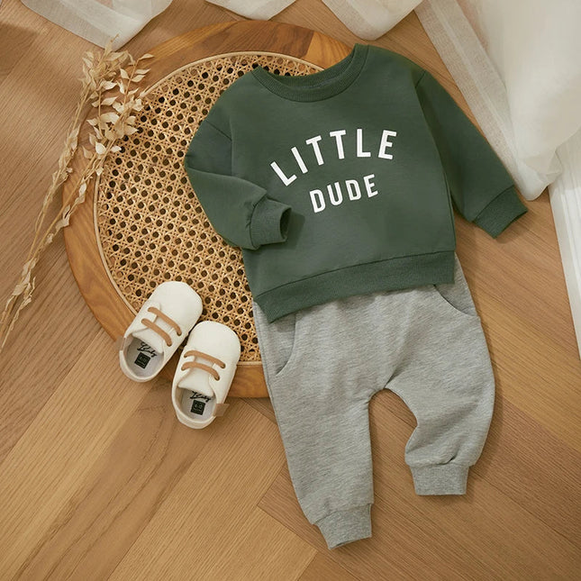 Babyset jongens | Zachte katoenen blend | Comfortabele jongensoutfit | Sweatshirt en broek | Trendy print
